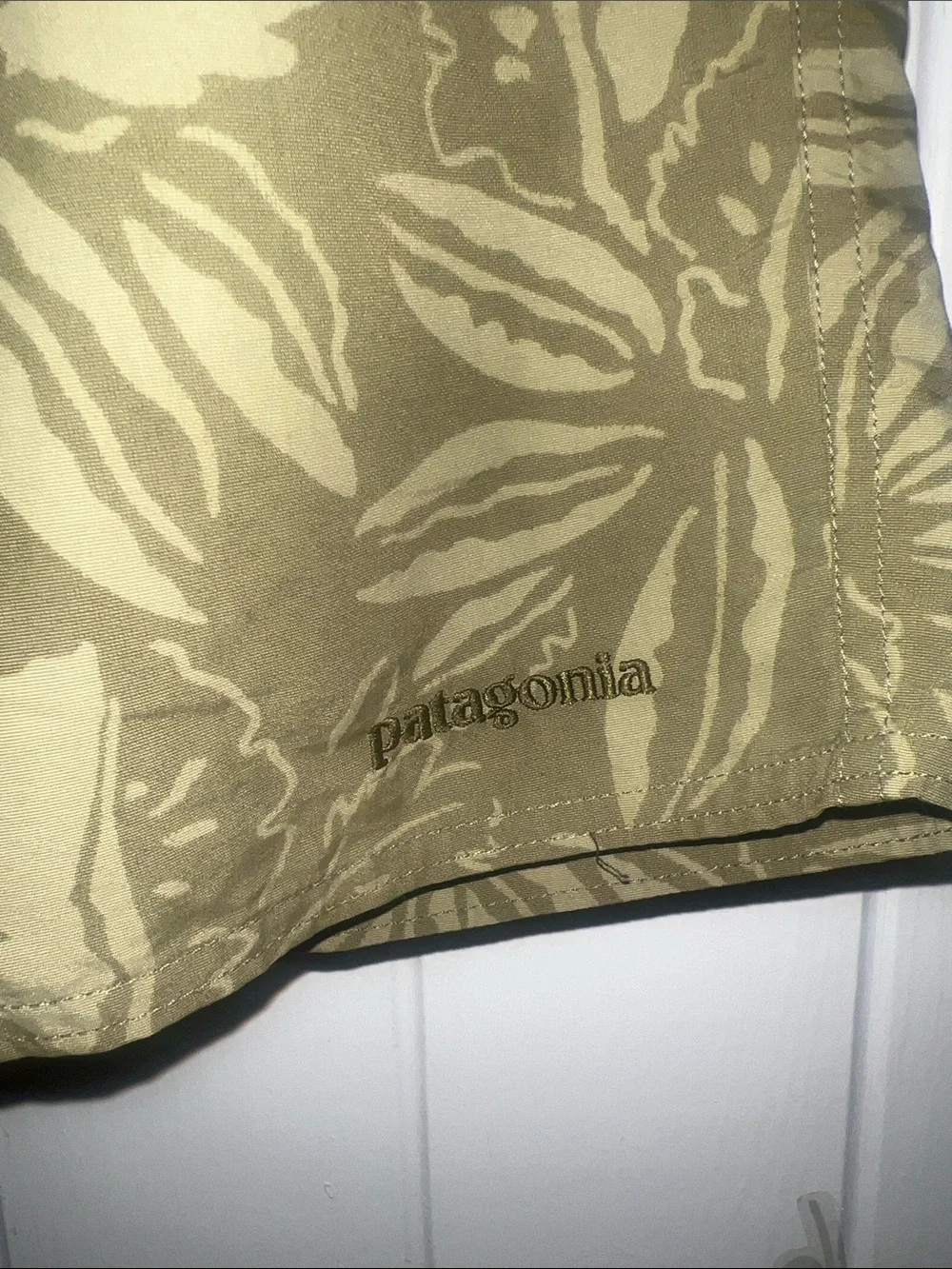 🌹🌺🥀Patagonia Olive Green Floral Board Shorts